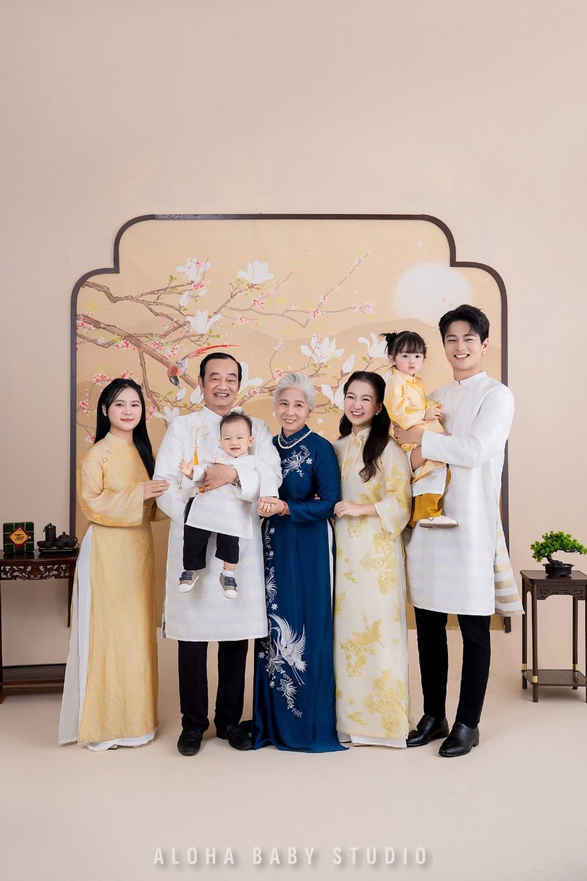 Album ảnh gia đình Phú Quý